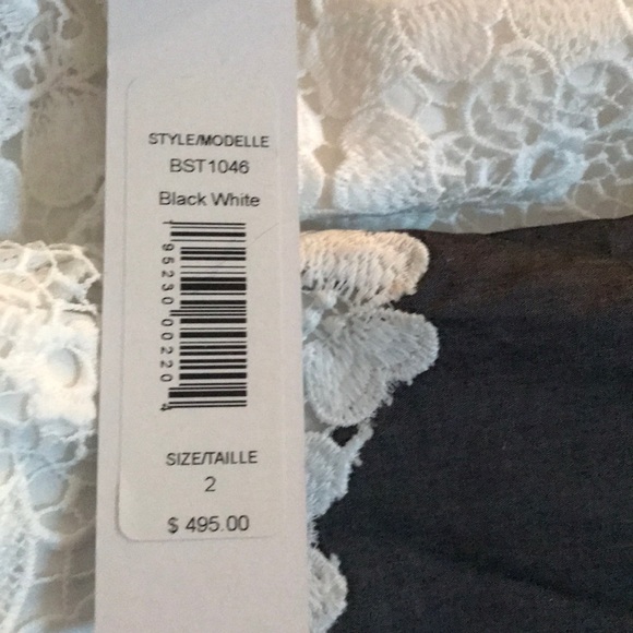 - Super cute button down lace top - Picture 9 of 9